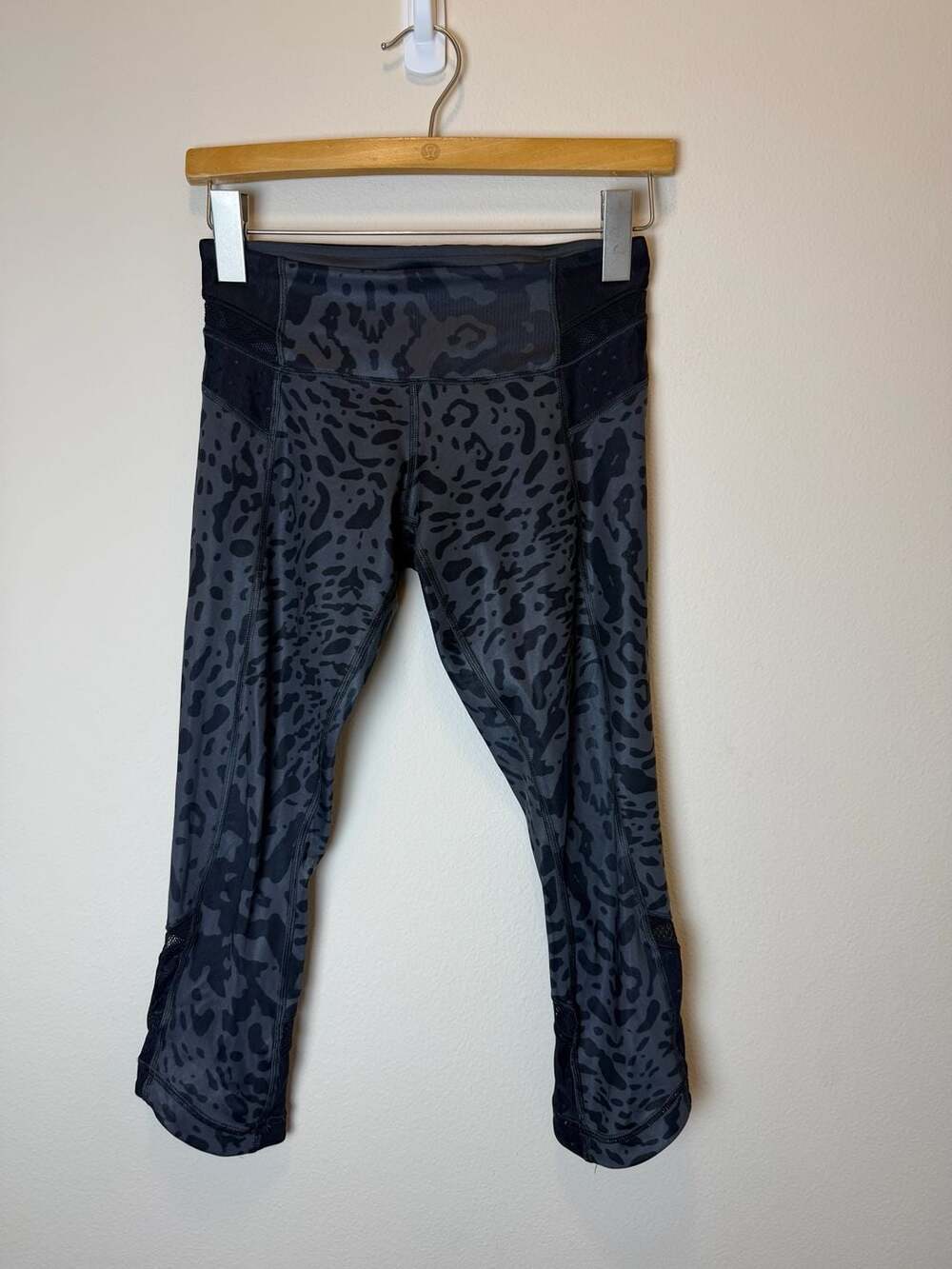 Lululemon Just Breathe Leggings Crop Animal Swirl Yoga Full-On Luxtreme Size 4